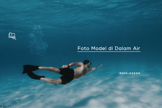 Foto Model di Dalam Air